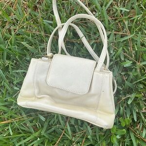 Vintage Cream Handbag – Classic and Elegant